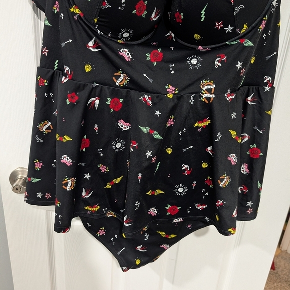 Torrid Deep Black Underwire Push-Up Peplum One Piece Swimsuit in Size 6/30 - Picture 6 of 16